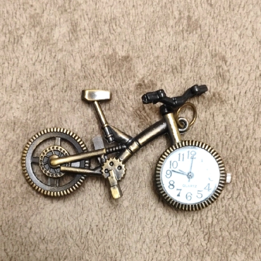 Vintage QUARTZ BICYCLE WATCH CHARM NRMINT CONDITION